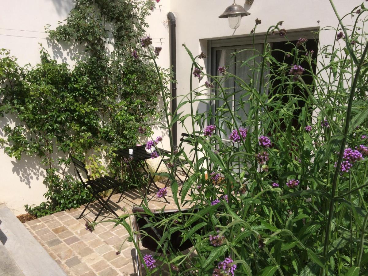 Denis & Virginie - Chateau A Pied - Parking Gratuit Versalles Exterior foto